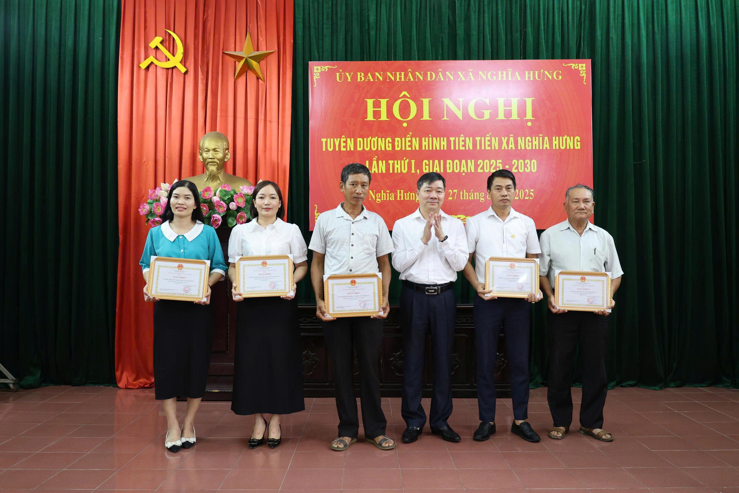UBND xã Nghĩa Hưng tổ chức hội nghị tuyên dương điển hình tiên tiến xã Nghĩa Hưng lần thứ nhất giai đoạn 2025-2030