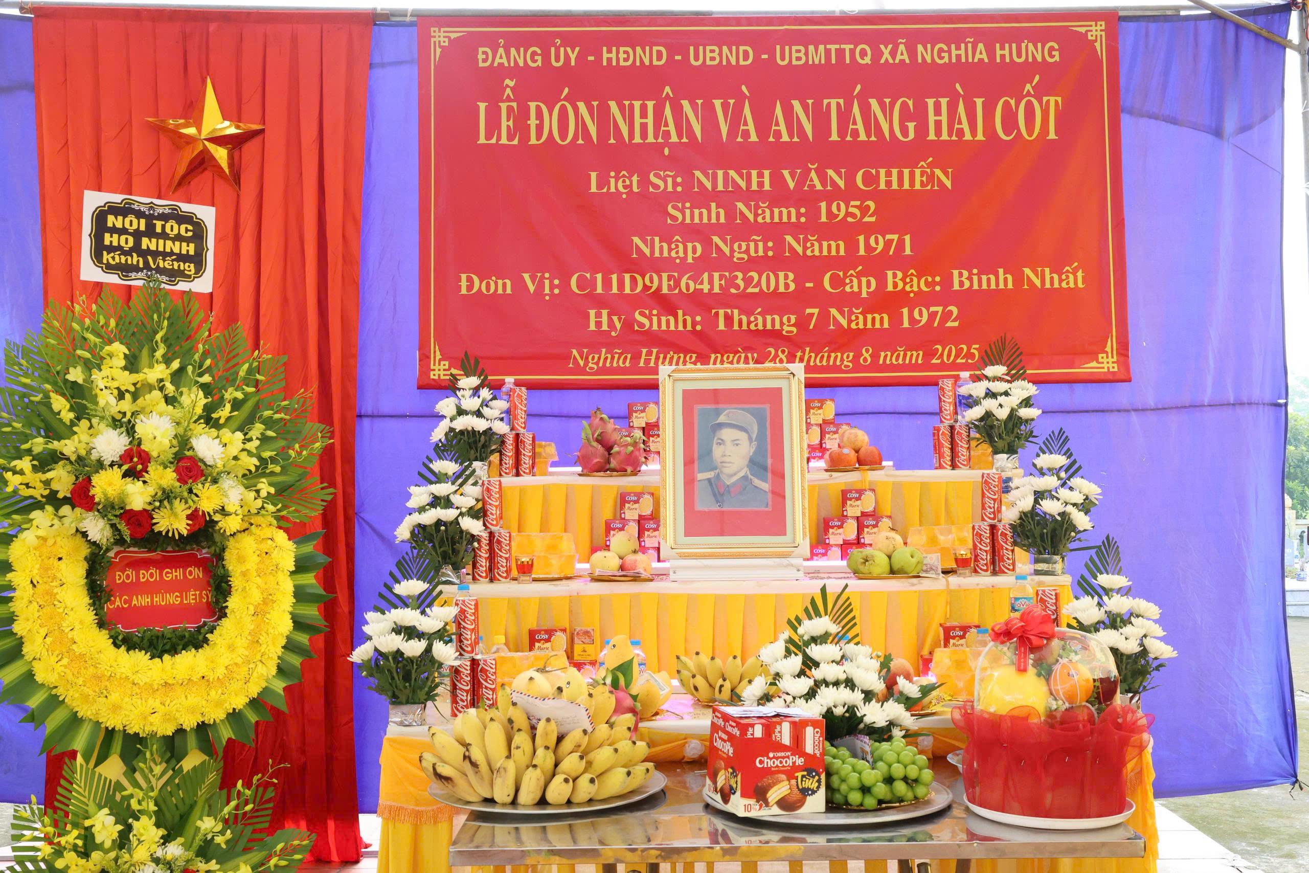 Lễ đón nhận, truy điệu và an táng hài cốt Liệt sỹ Ninh Văn Chiến về quê hương